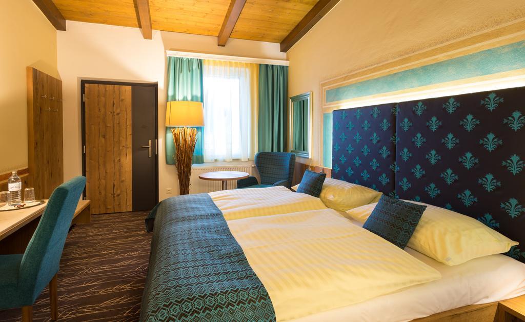 Hotel Schlof Guat Oberpullendorf Exteriör bild